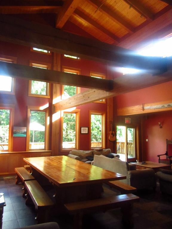 Alpine Lodge Whistler Exterior photo